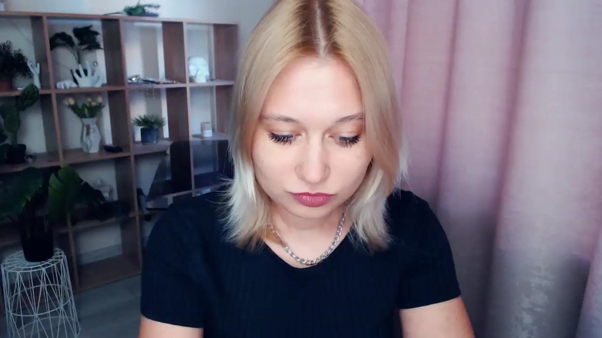 Gallery image thumbnail from Kukla_kolduna's myfreecams stream on, 03/26/2025, 16:12 image 1 of 20