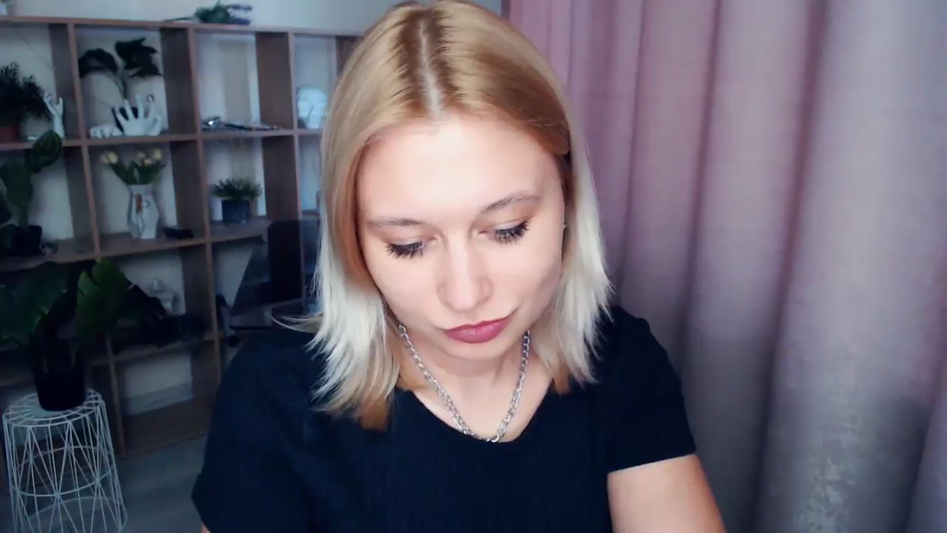 Gallery image thumbnail from Kukla_kolduna's myfreecams stream on, 03/26/2025, 16:12 image 12 of 20