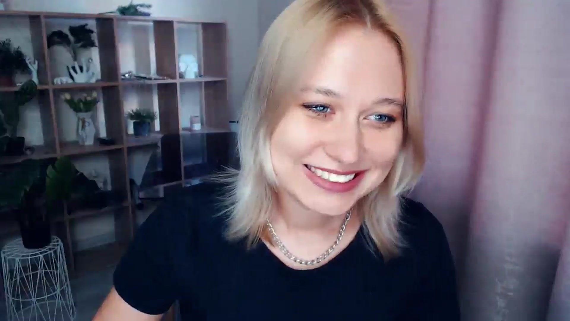 Gallery image thumbnail from Kukla_kolduna's myfreecams stream on, 03/26/2025, 16:12 image 2 of 20