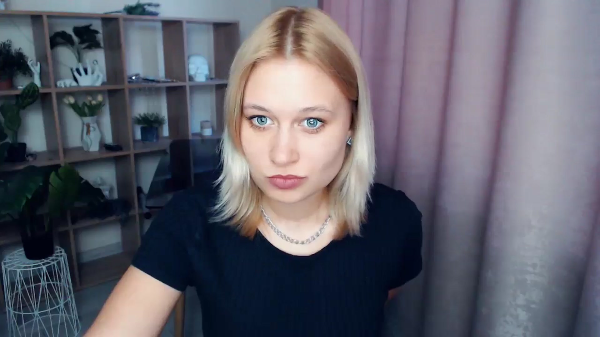 Gallery image thumbnail from Kukla_kolduna's myfreecams stream on, 03/26/2025, 16:12 image 15 of 20
