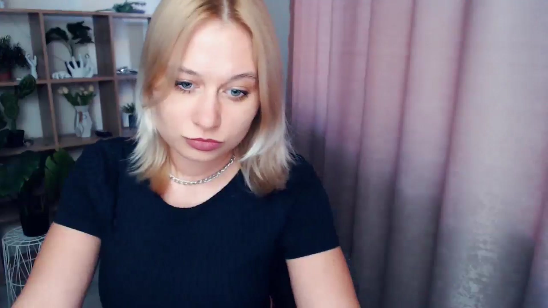 Gallery image thumbnail from Kukla_kolduna's myfreecams stream on, 03/26/2025, 16:12 image 7 of 20