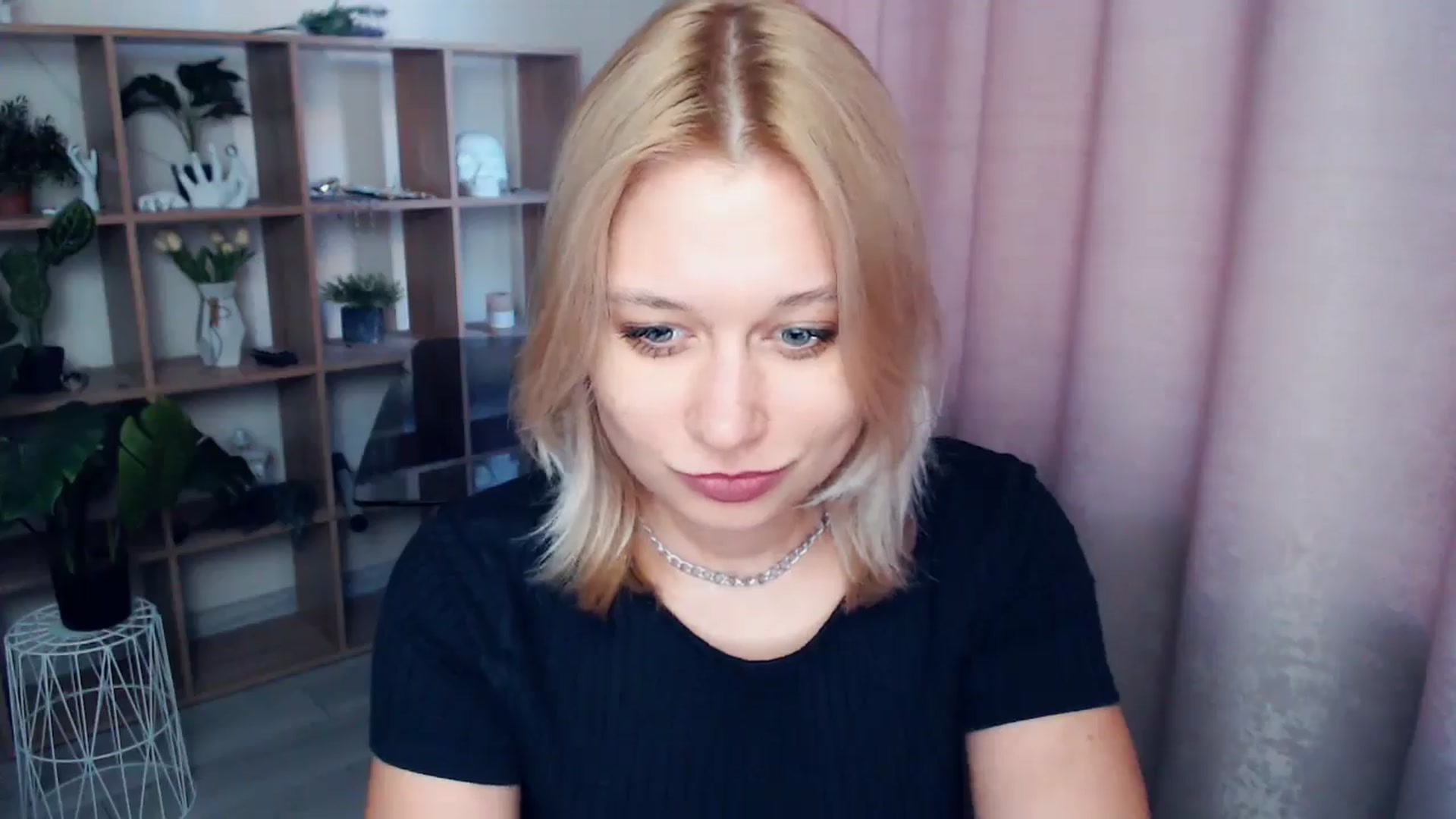 Gallery image thumbnail from Kukla_kolduna's myfreecams stream on, 03/26/2025, 16:12 image 8 of 20