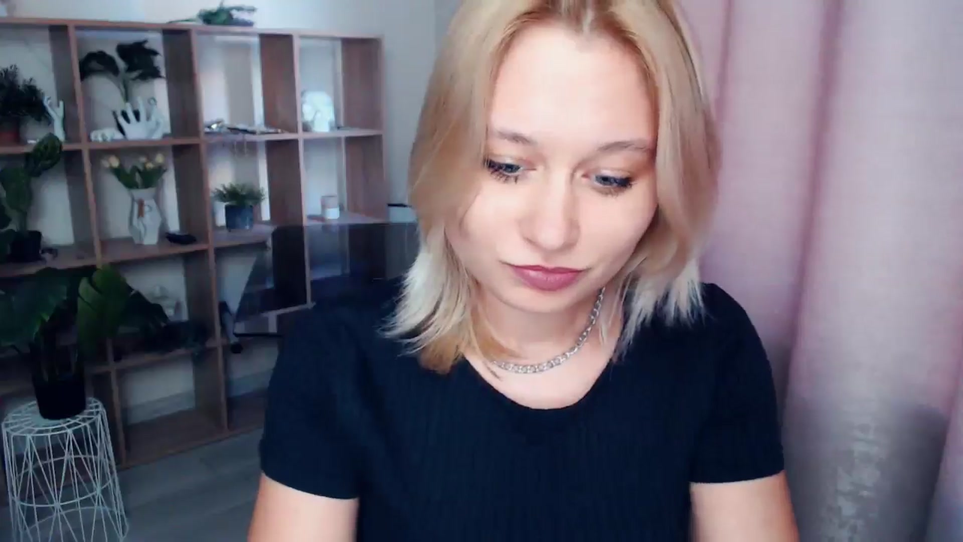 Gallery image thumbnail from Kukla_kolduna's myfreecams stream on, 03/26/2025, 16:12 image 3 of 20
