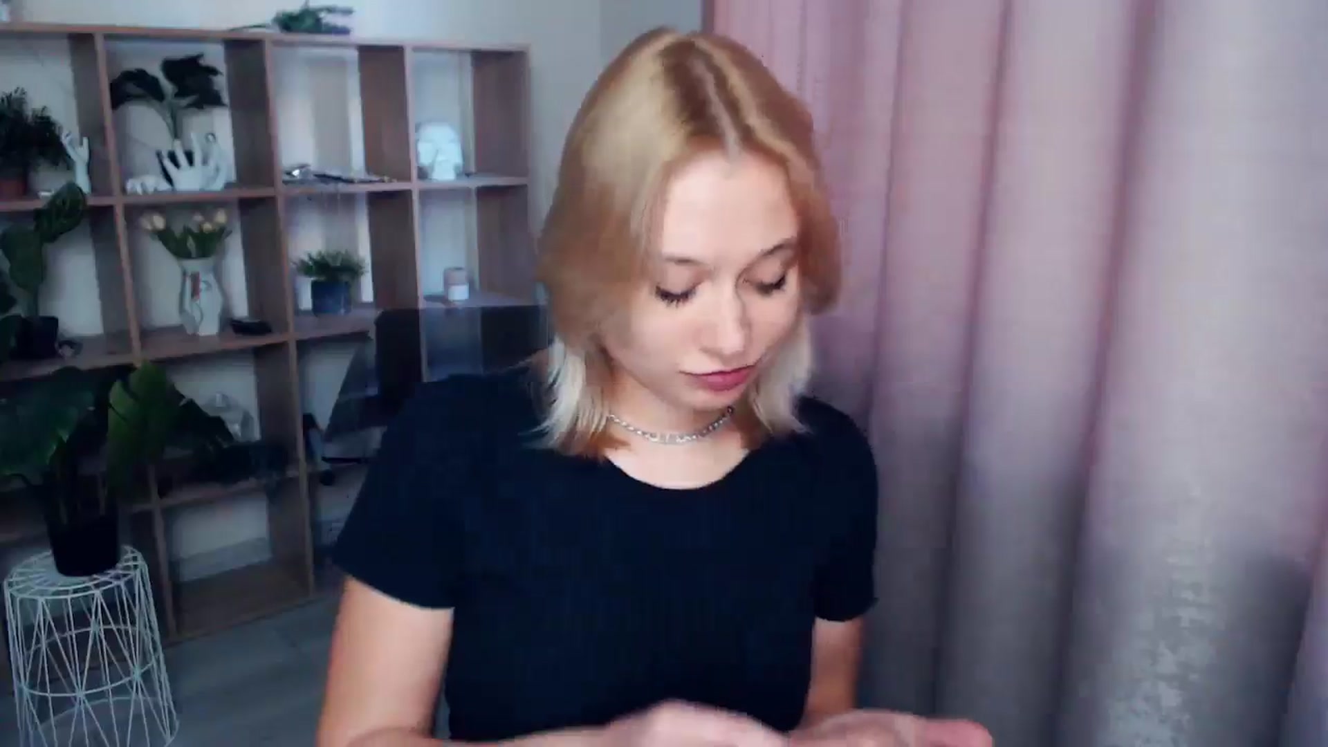 Gallery image thumbnail from Kukla_kolduna's myfreecams stream on, 03/26/2025, 16:12 image 9 of 20