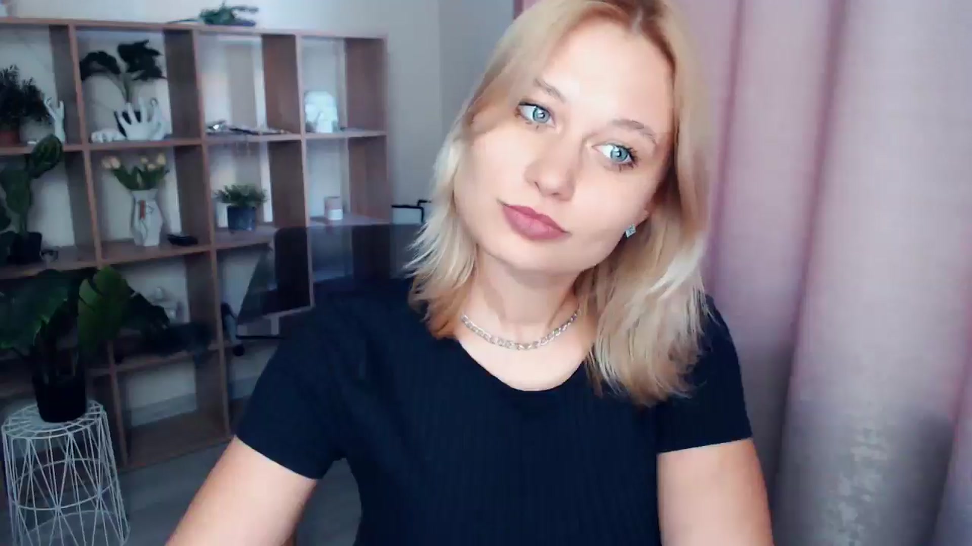 Gallery image thumbnail from Kukla_kolduna's myfreecams stream on, 03/26/2025, 16:12 image 6 of 20