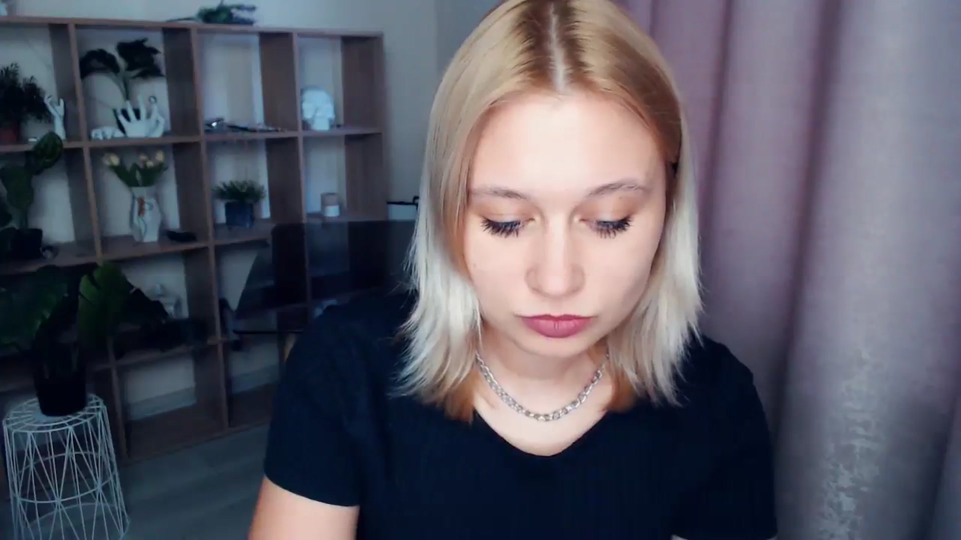 Gallery image thumbnail from Kukla_kolduna's myfreecams stream on, 03/26/2025, 16:12 image 16 of 20