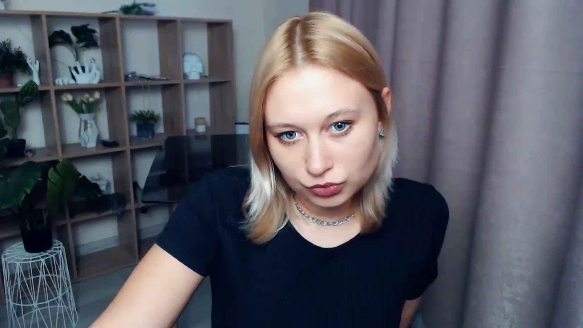 Gallery image thumbnail from Kukla_kolduna's myfreecams stream on, 03/26/2025, 17:04 image 2 of 20