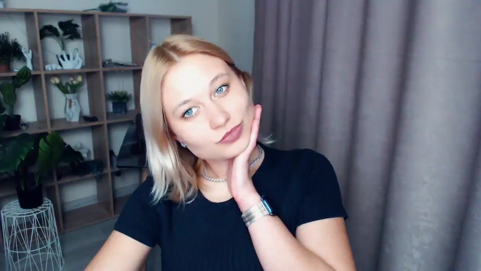 Gallery image thumbnail from Kukla_kolduna's myfreecams stream on, 03/26/2025, 17:04 image 3 of 20