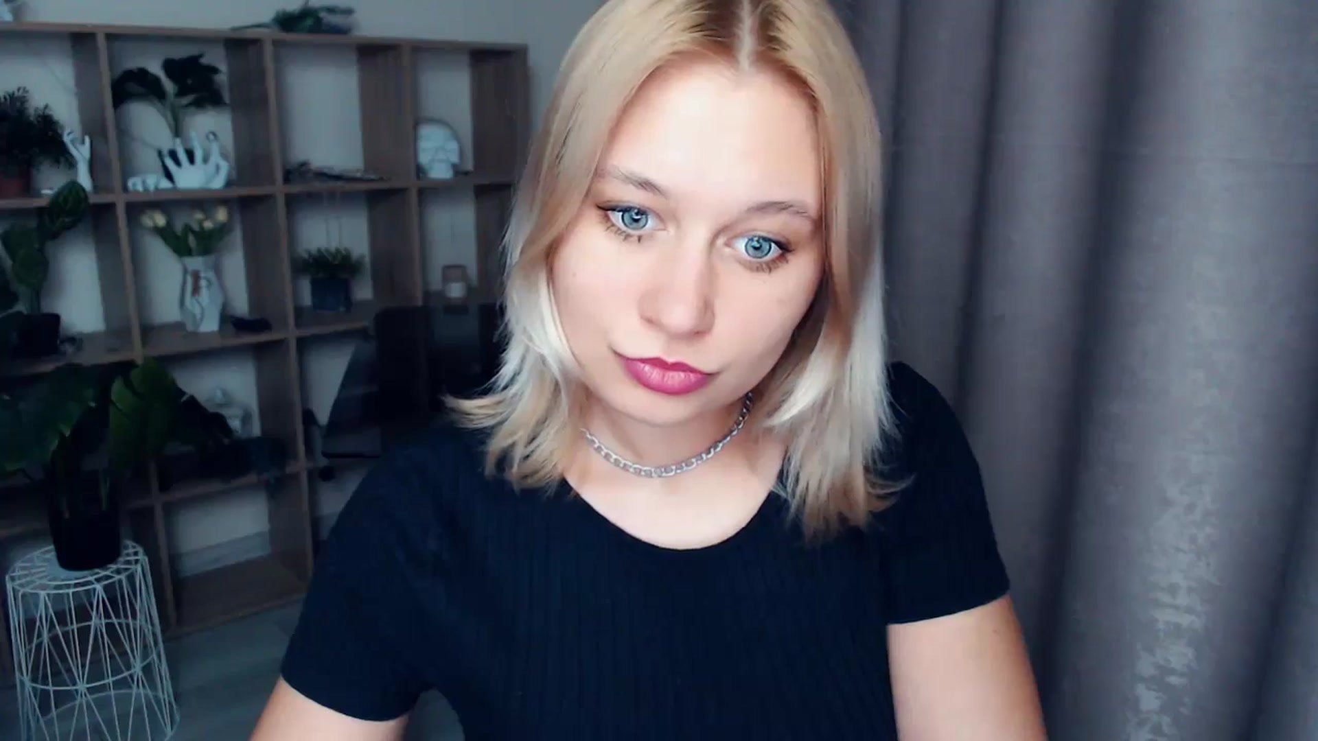 Gallery image thumbnail from Kukla_kolduna's myfreecams stream on, 03/26/2025, 18:53 image 17 of 20