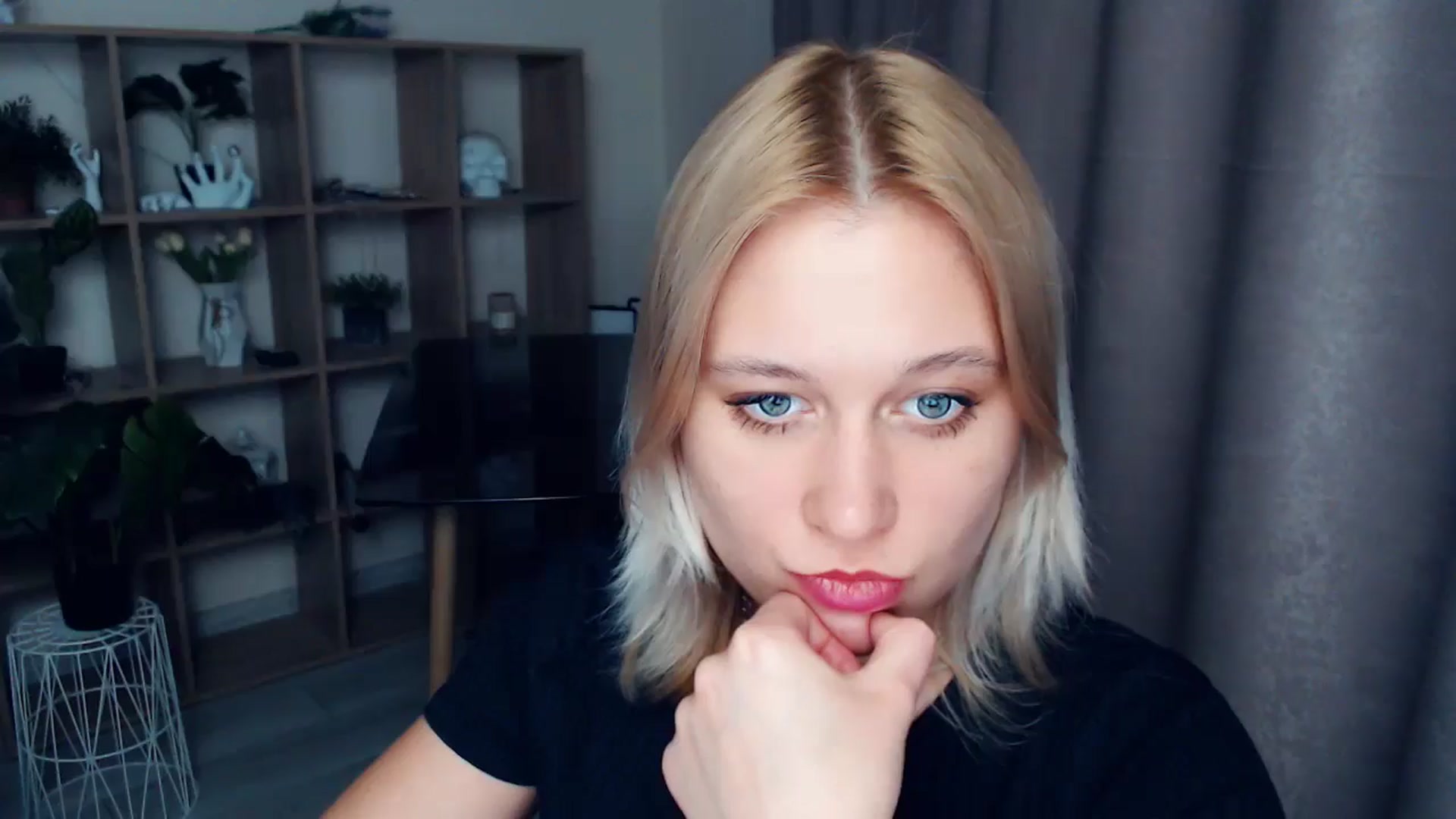 Gallery image thumbnail from Kukla_kolduna's myfreecams stream on, 03/26/2025, 18:53 image 9 of 20