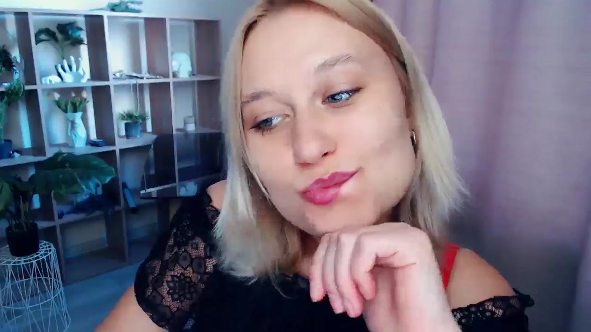 Gallery image thumbnail from Kukla_kolduna's myfreecams stream on, 03/28/2025, 15:25 image 12 of 20