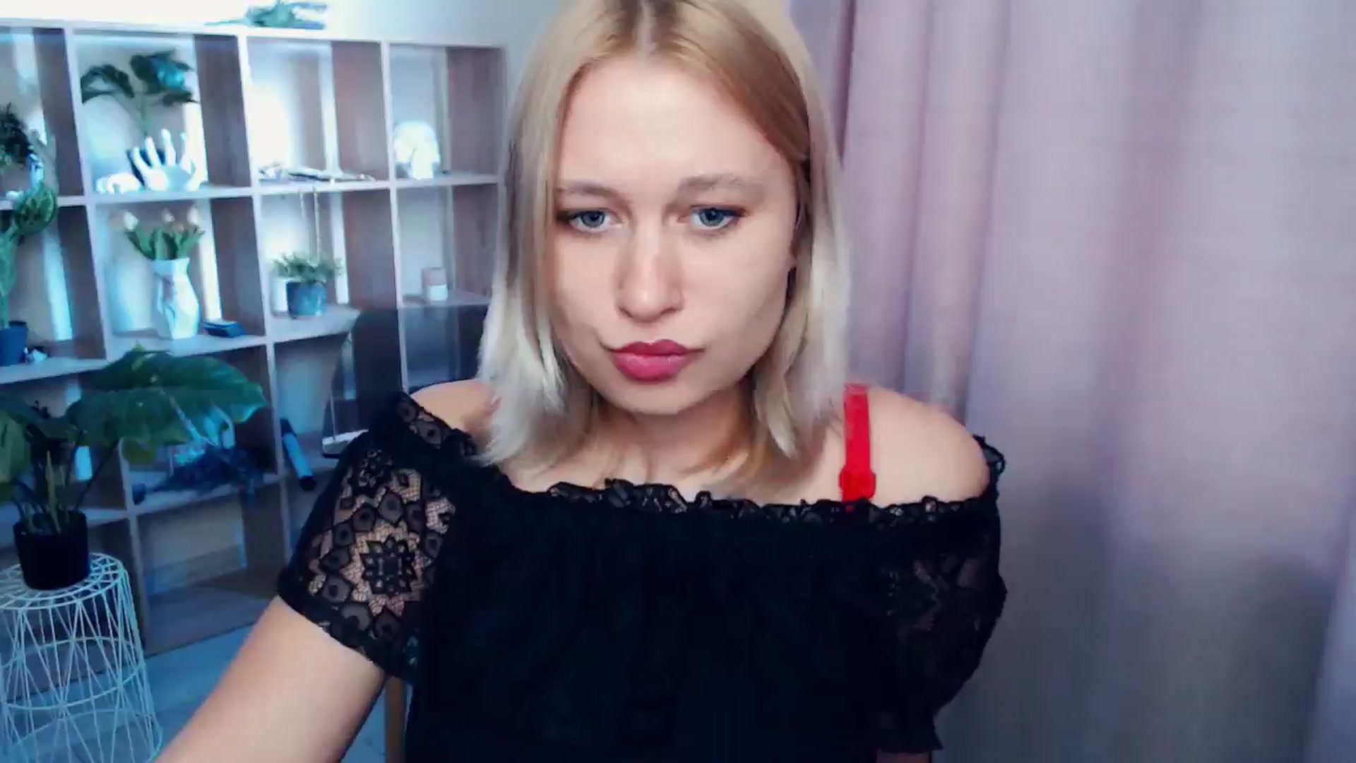 Gallery image thumbnail from Kukla_kolduna's myfreecams stream on, 03/28/2025, 15:25 image 10 of 20