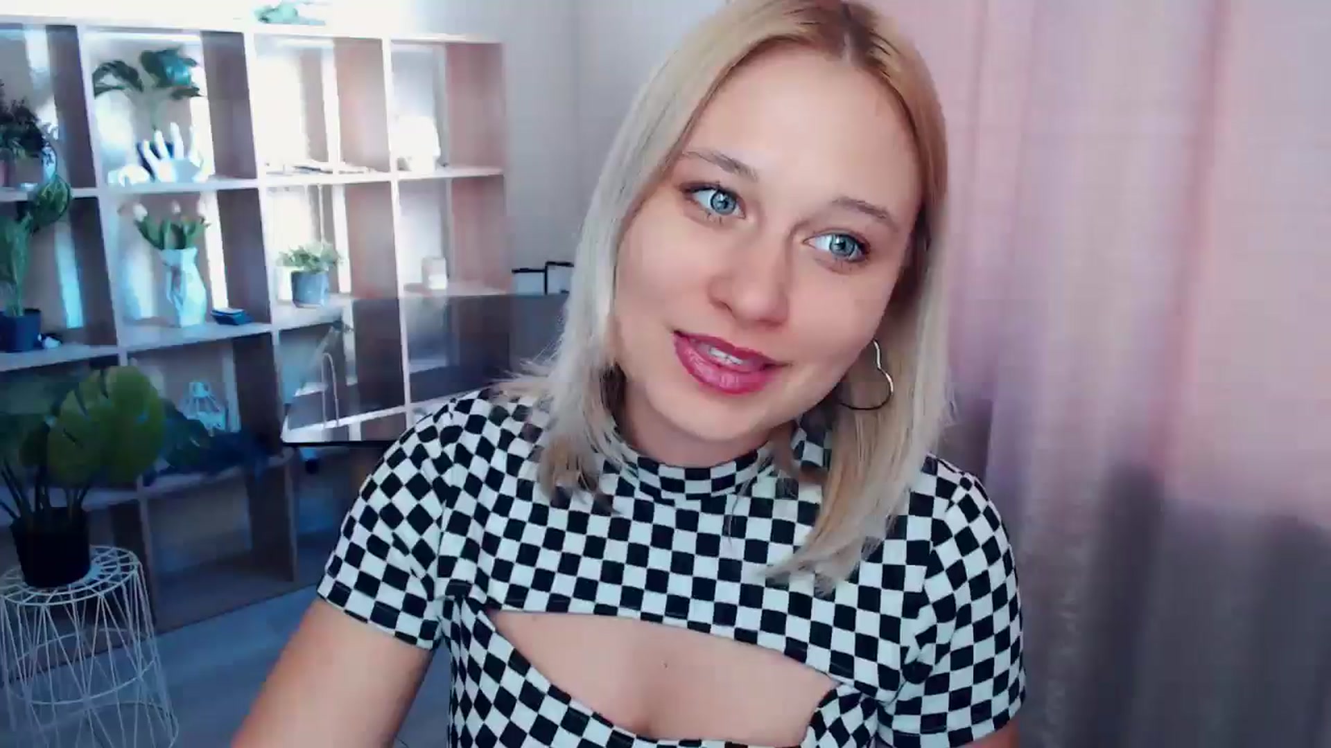 Gallery image thumbnail from Kukla_kolduna's myfreecams stream on, 03/29/2025, 14:27 image 19 of 20