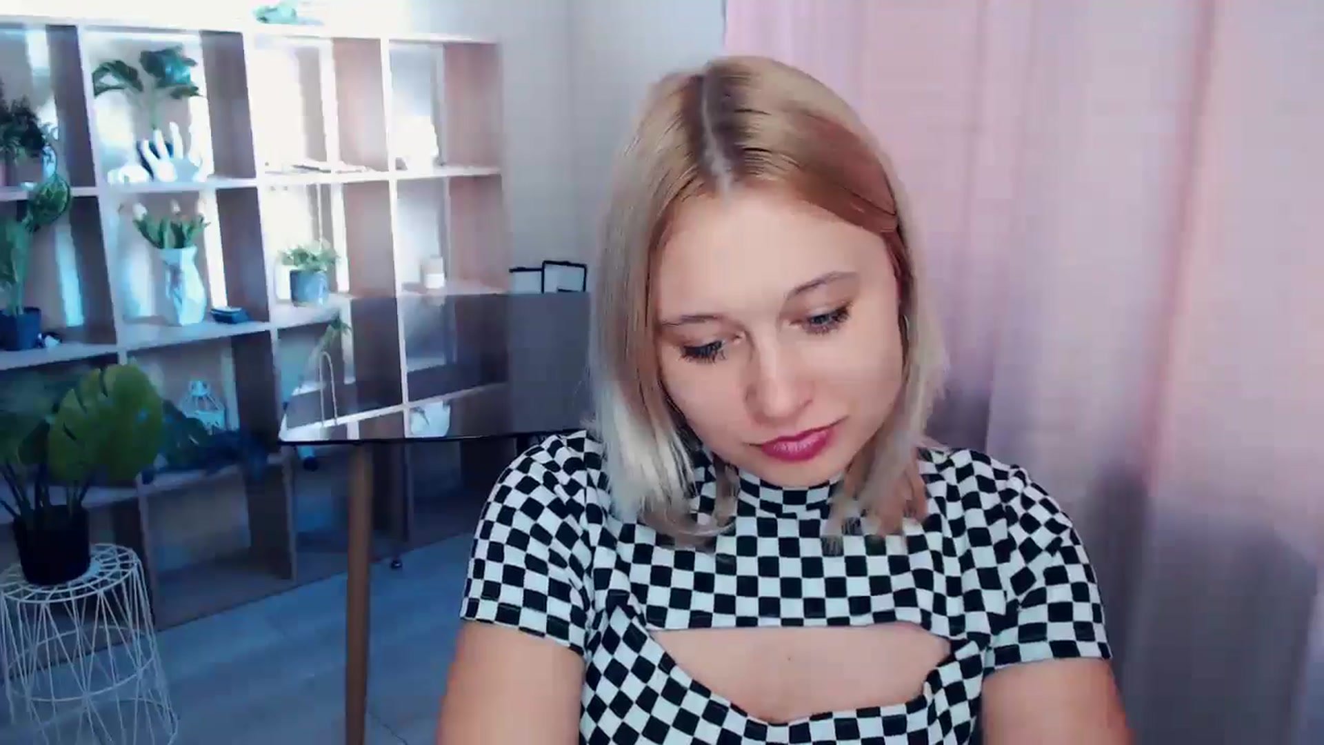 Gallery image thumbnail from Kukla_kolduna's myfreecams stream on, 03/29/2025, 14:27 image 6 of 20