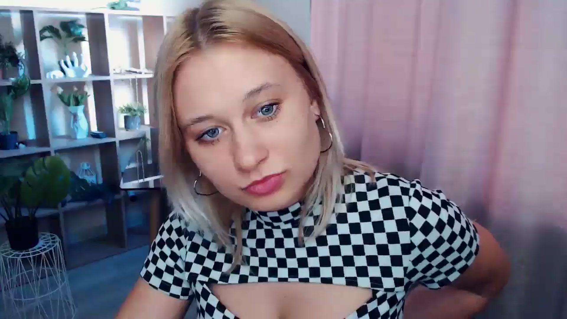 Gallery image thumbnail from Kukla_kolduna's myfreecams stream on, 03/29/2025, 15:01 image 14 of 20