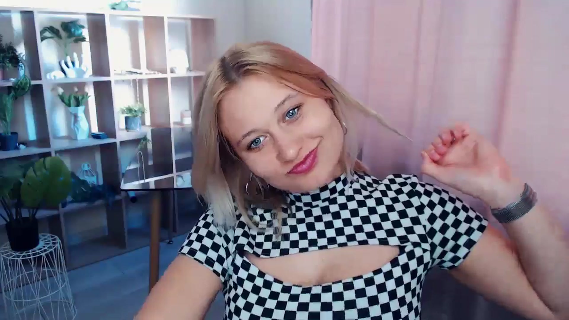 Gallery image thumbnail from Kukla_kolduna's myfreecams stream on, 03/29/2025, 15:01 image 6 of 20