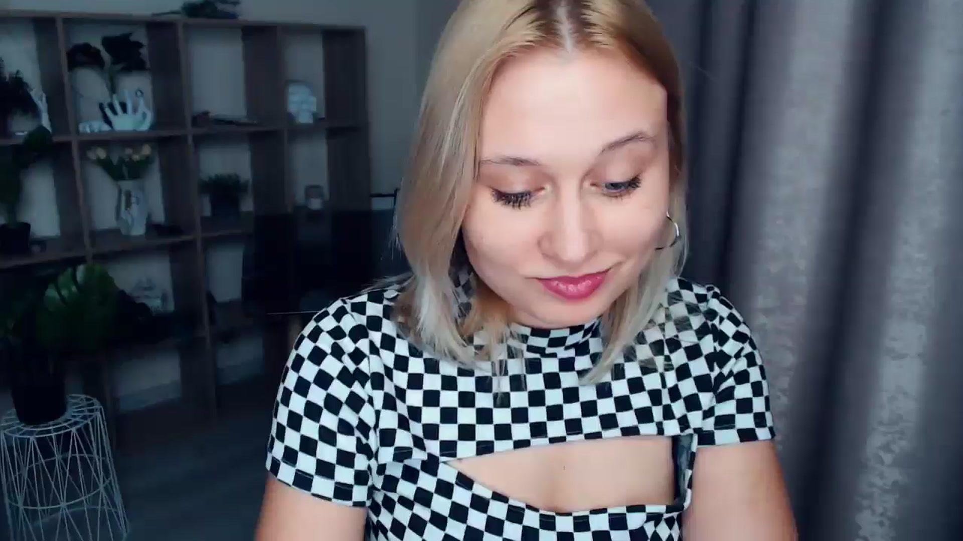 Gallery image thumbnail from Kukla_kolduna's myfreecams stream on, 03/29/2025, 16:59 image 18 of 20