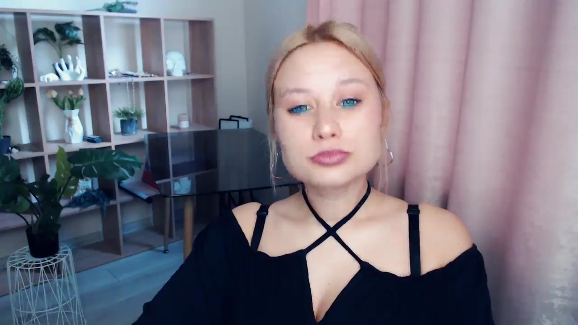 Gallery image thumbnail from Kukla_kolduna's myfreecams stream on, 03/30/2025, 14:44 image 15 of 20