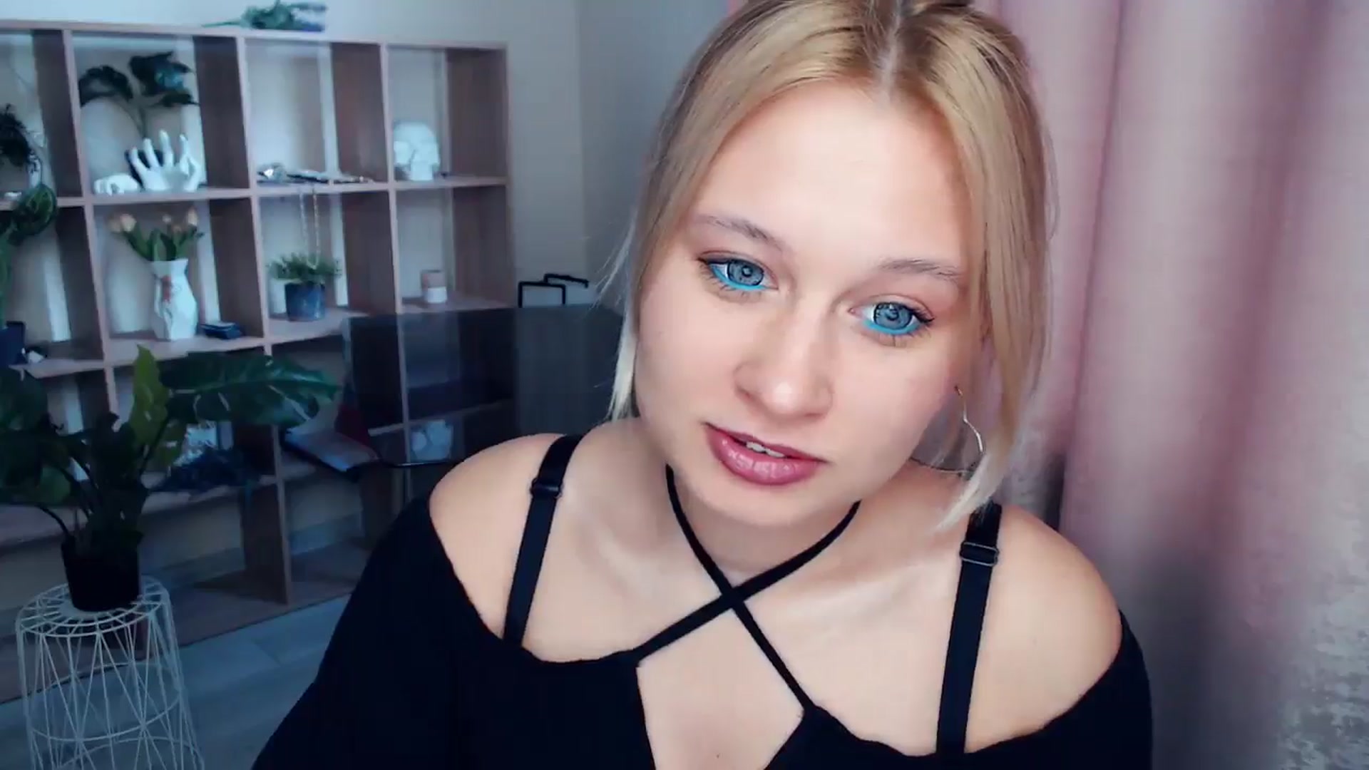 Gallery image thumbnail from Kukla_kolduna's myfreecams stream on, 03/30/2025, 14:44 image 12 of 20