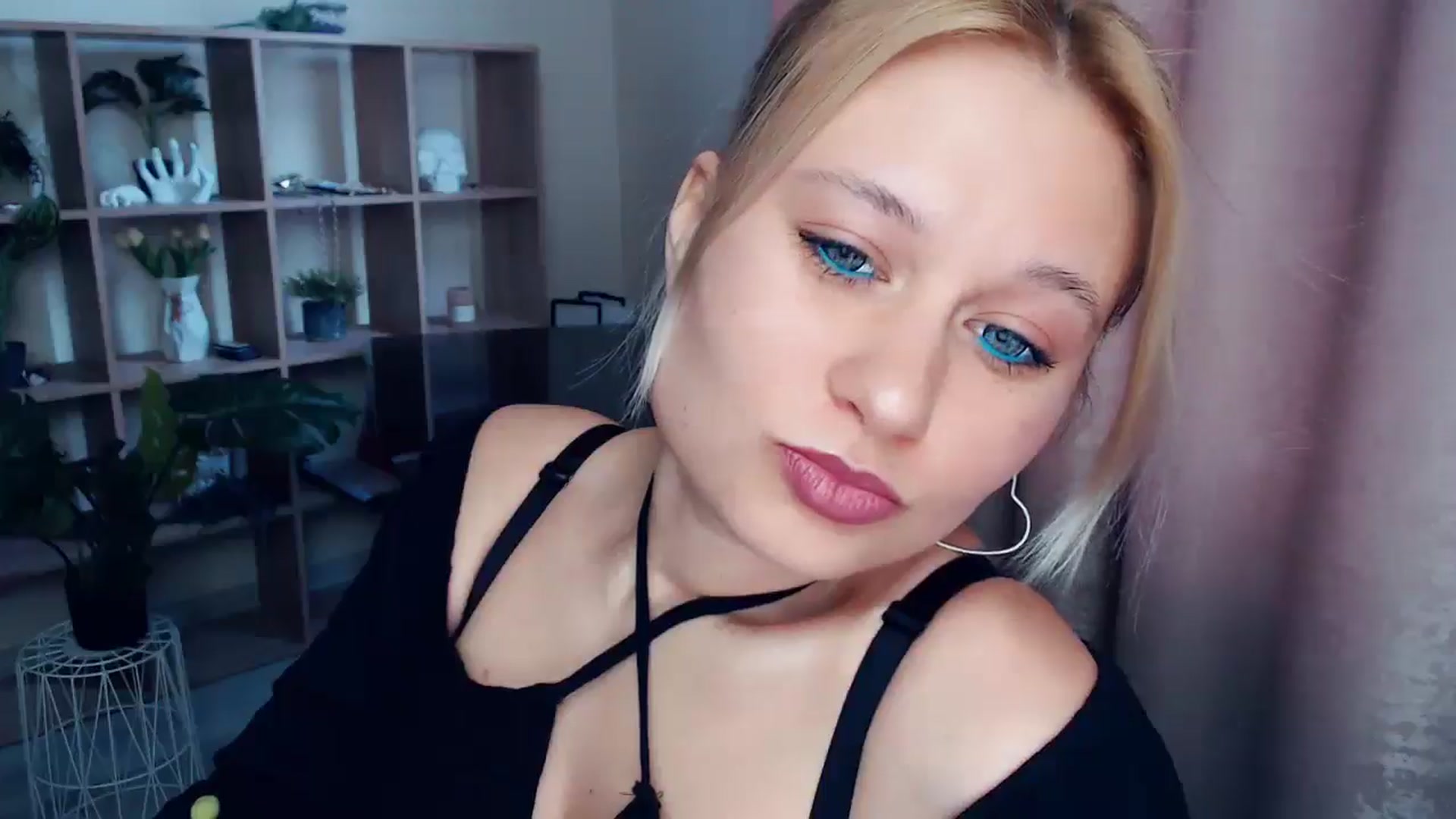 Gallery image thumbnail from Kukla_kolduna's myfreecams stream on, 03/30/2025, 14:44 image 20 of 20