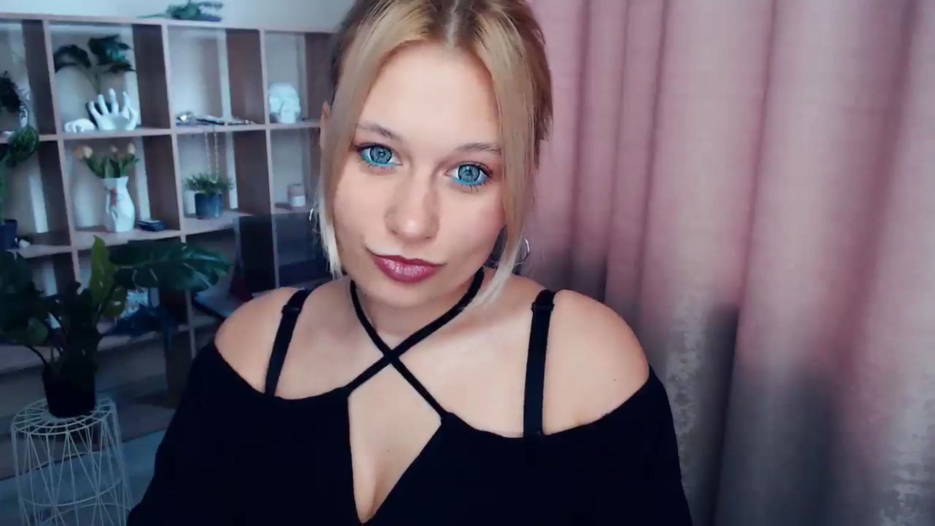 Gallery image thumbnail from Kukla_kolduna's myfreecams stream on, 03/30/2025, 14:44 image 5 of 20