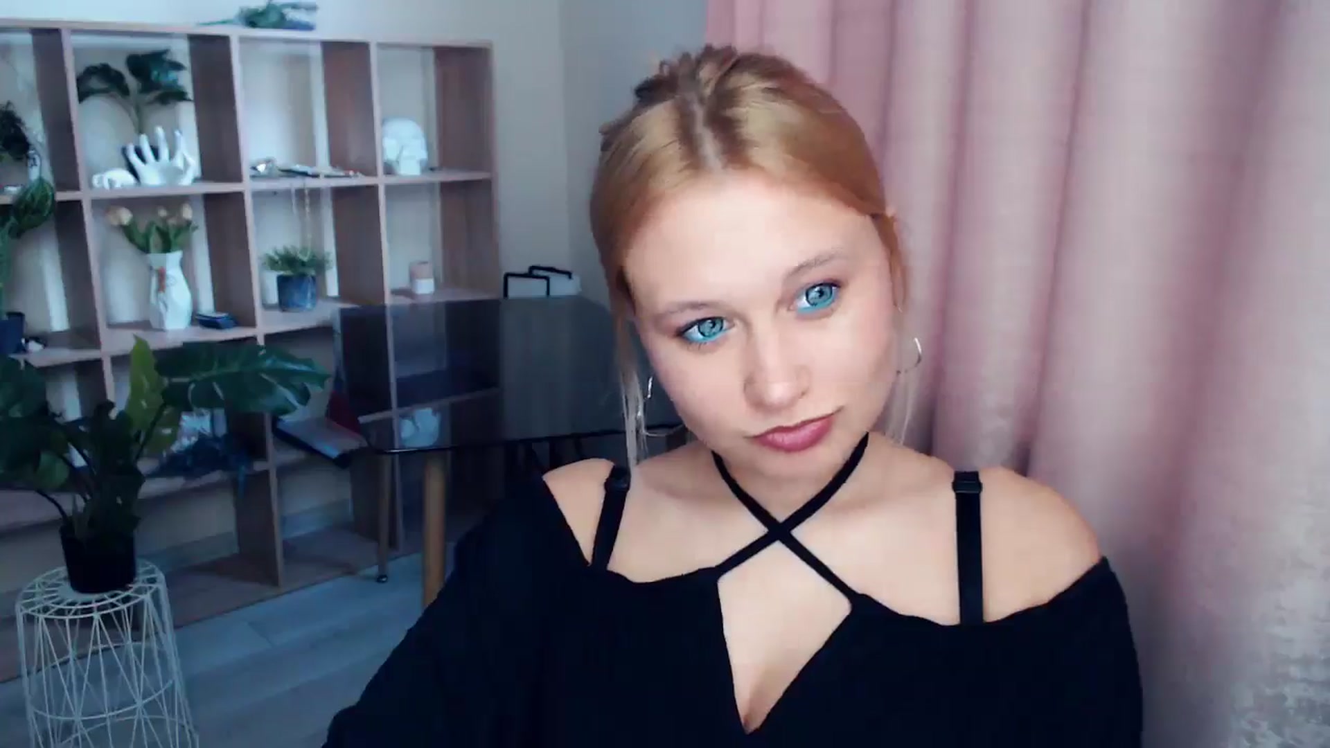 Gallery image thumbnail from Kukla_kolduna's myfreecams stream on, 03/30/2025, 14:44 image 13 of 20