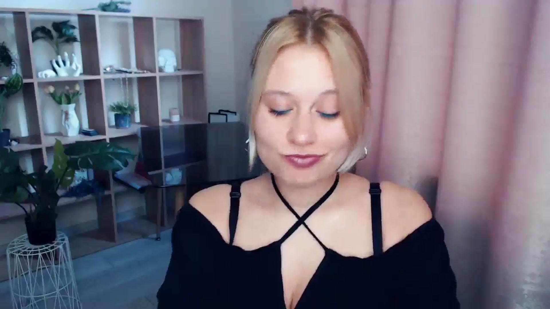 Gallery image thumbnail from Kukla_kolduna's myfreecams stream on, 03/30/2025, 14:44 image 7 of 20