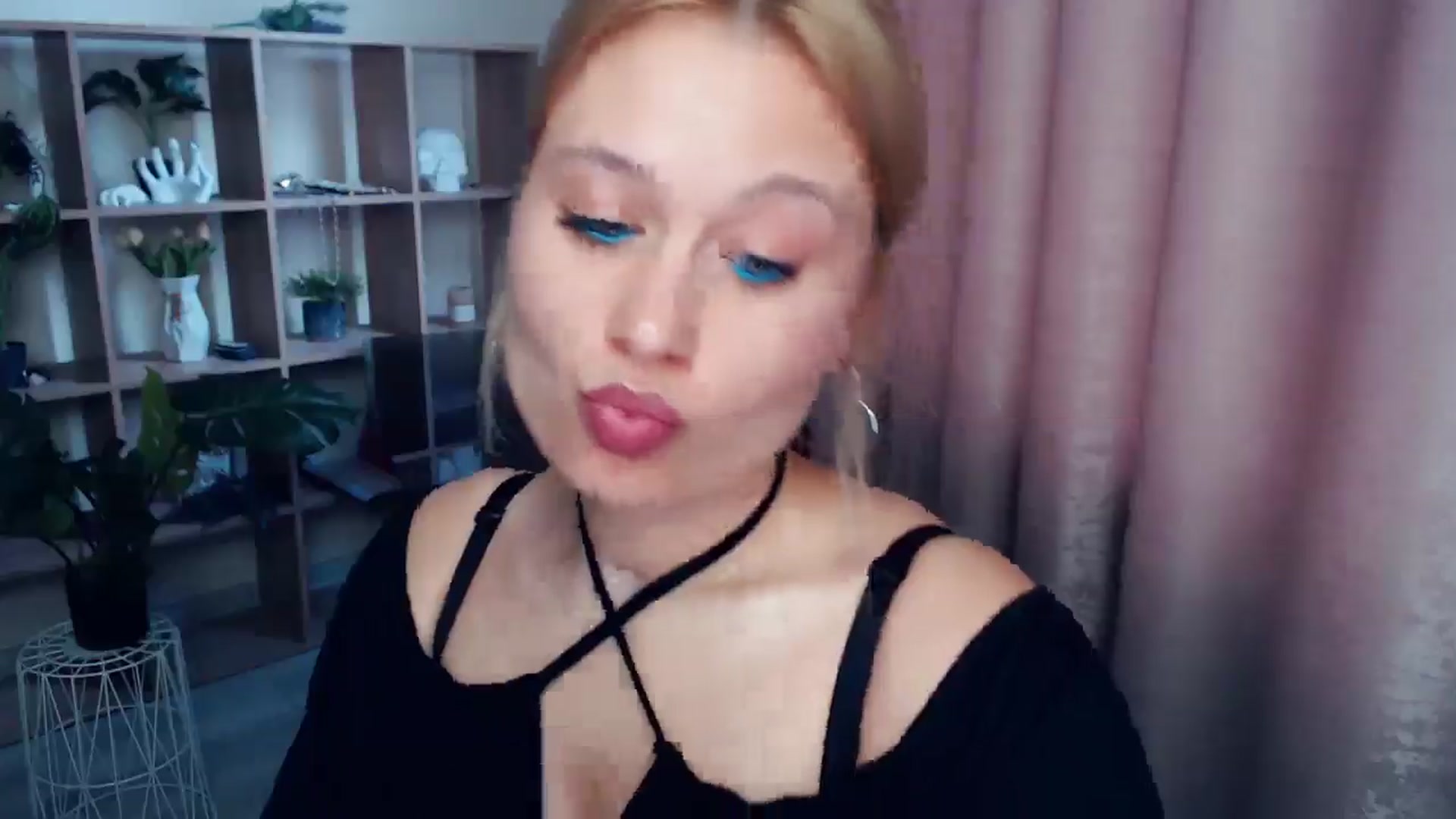 Gallery image thumbnail from Kukla_kolduna's myfreecams stream on, 03/30/2025, 14:44 image 17 of 20