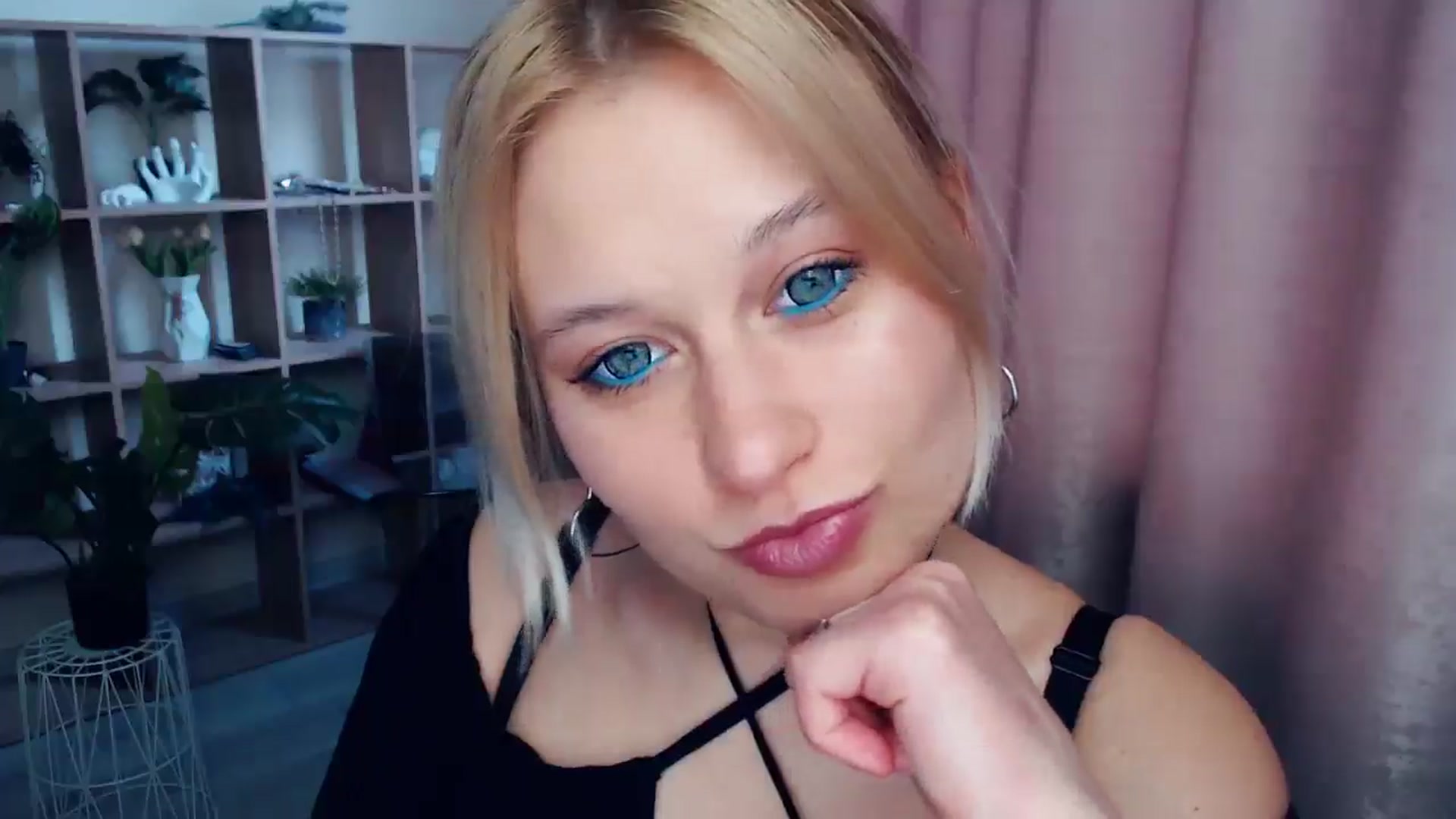Gallery image thumbnail from Kukla_kolduna's myfreecams stream on, 03/30/2025, 14:44 image 8 of 20