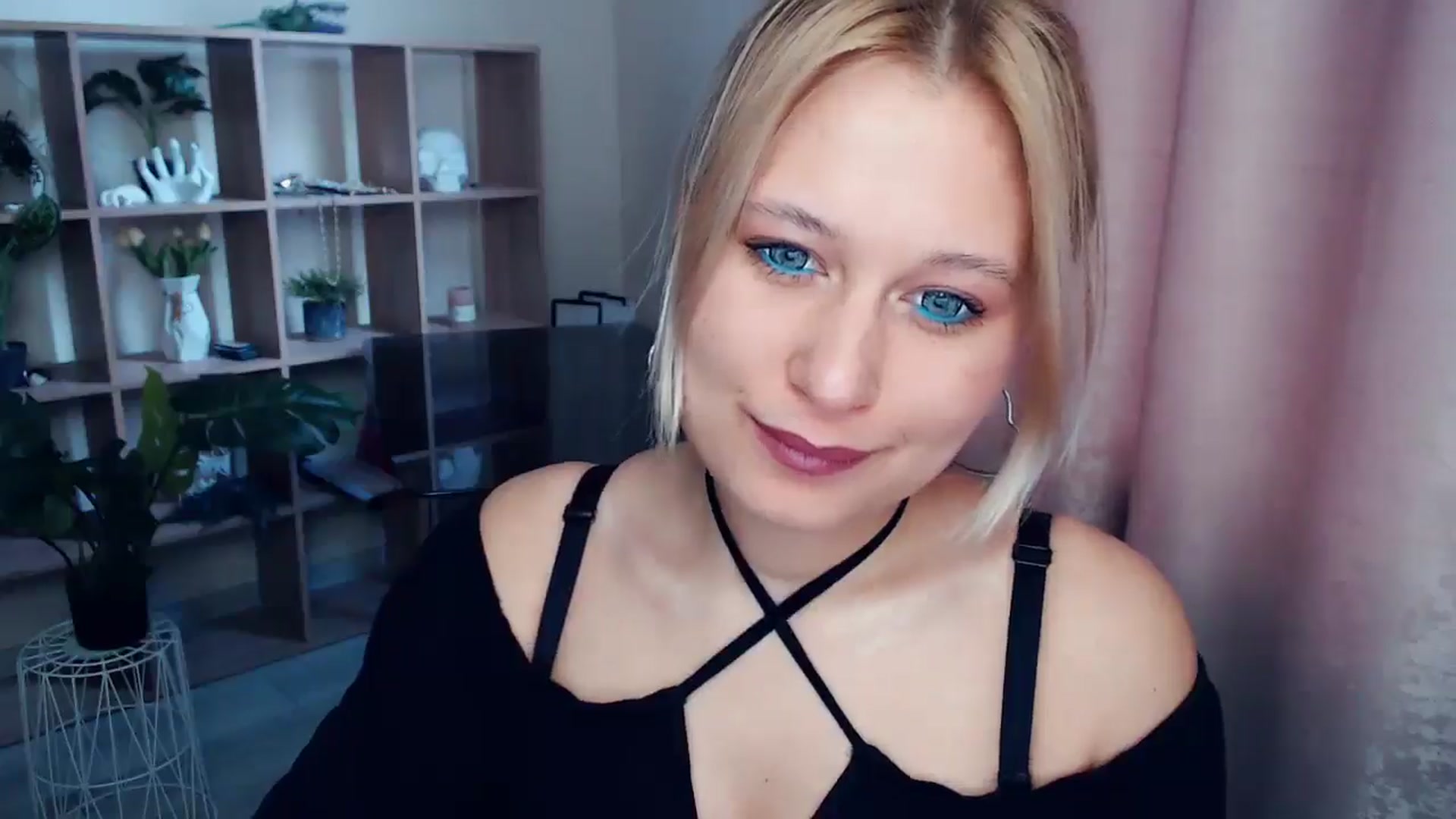 Gallery image thumbnail from Kukla_kolduna's myfreecams stream on, 03/30/2025, 14:44 image 11 of 20
