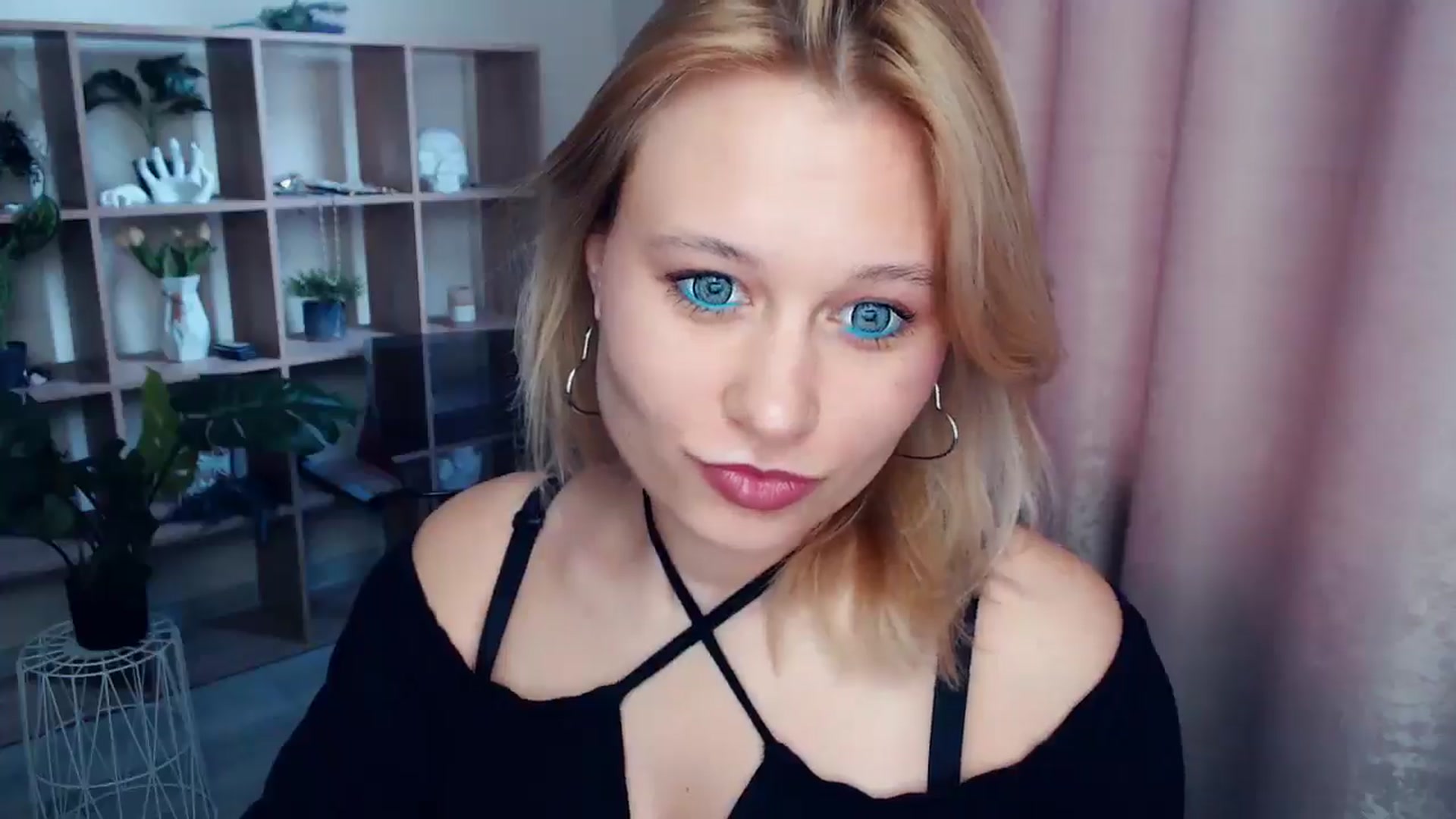 Gallery image thumbnail from Kukla_kolduna's myfreecams stream on, 03/30/2025, 14:44 image 18 of 20