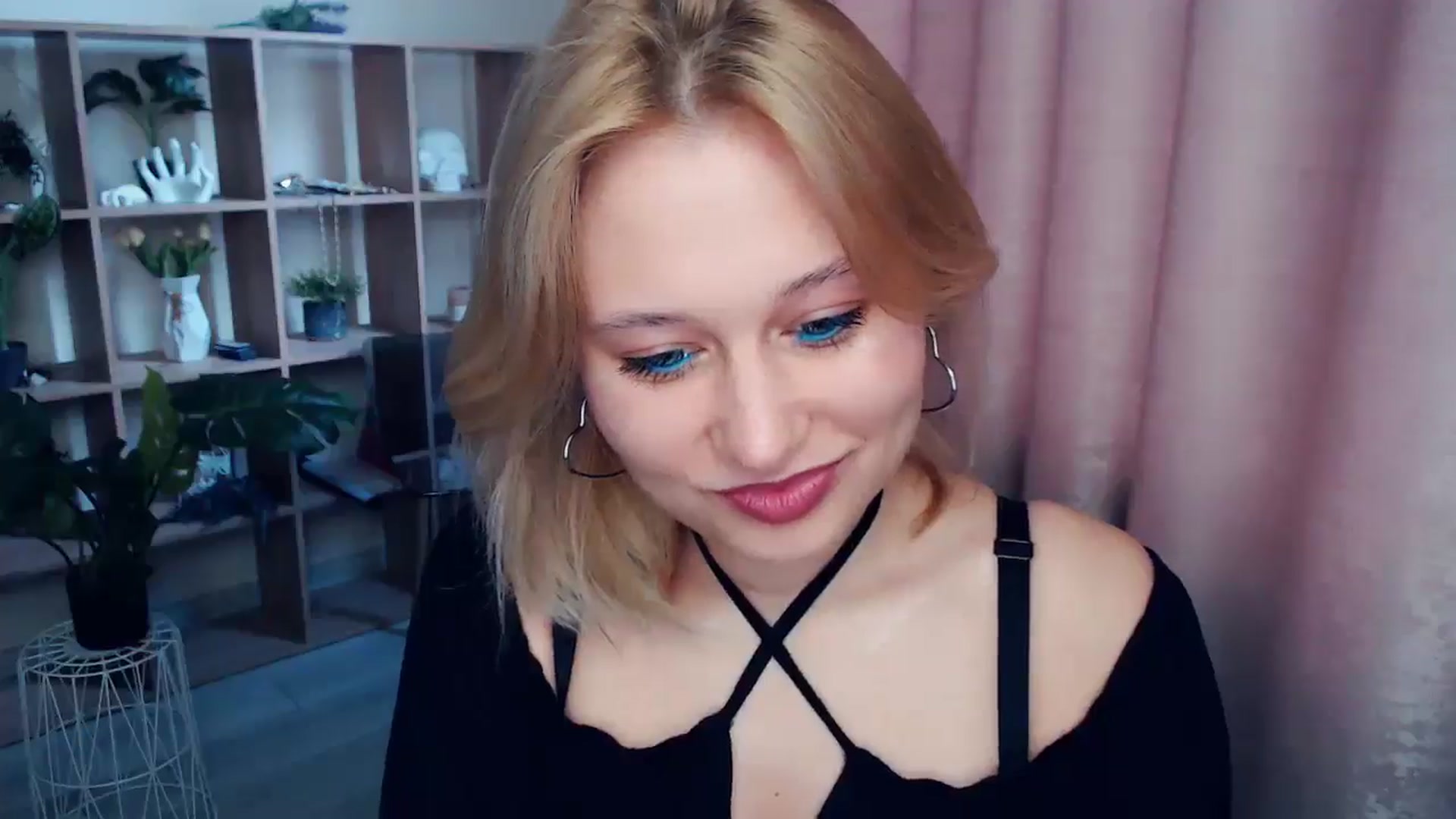 Gallery image thumbnail from Kukla_kolduna's myfreecams stream on, 03/30/2025, 14:44 image 19 of 20