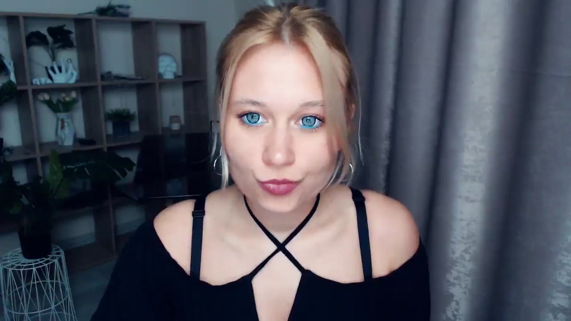 Gallery image thumbnail from Kukla_kolduna's myfreecams stream on, 03/30/2025, 16:44 image 17 of 20