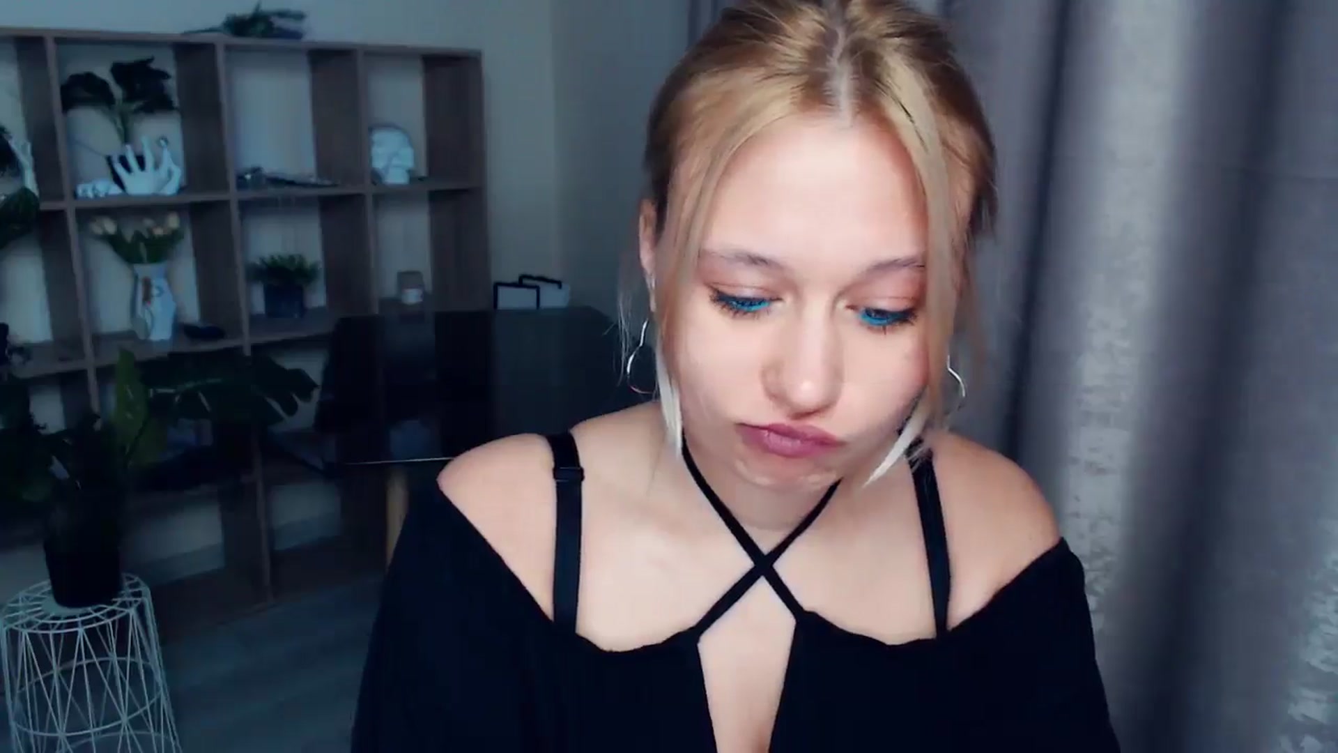 Gallery image thumbnail from Kukla_kolduna's myfreecams stream on, 03/30/2025, 16:44 image 9 of 20