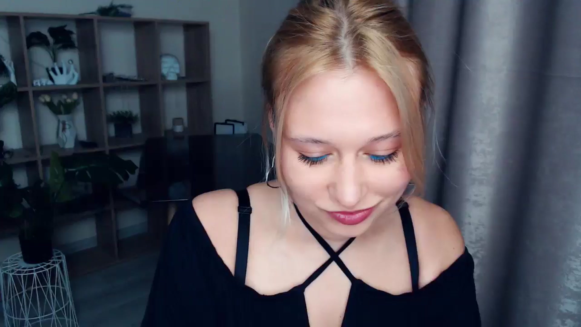Gallery image thumbnail from Kukla_kolduna's myfreecams stream on, 03/30/2025, 16:44 image 19 of 20