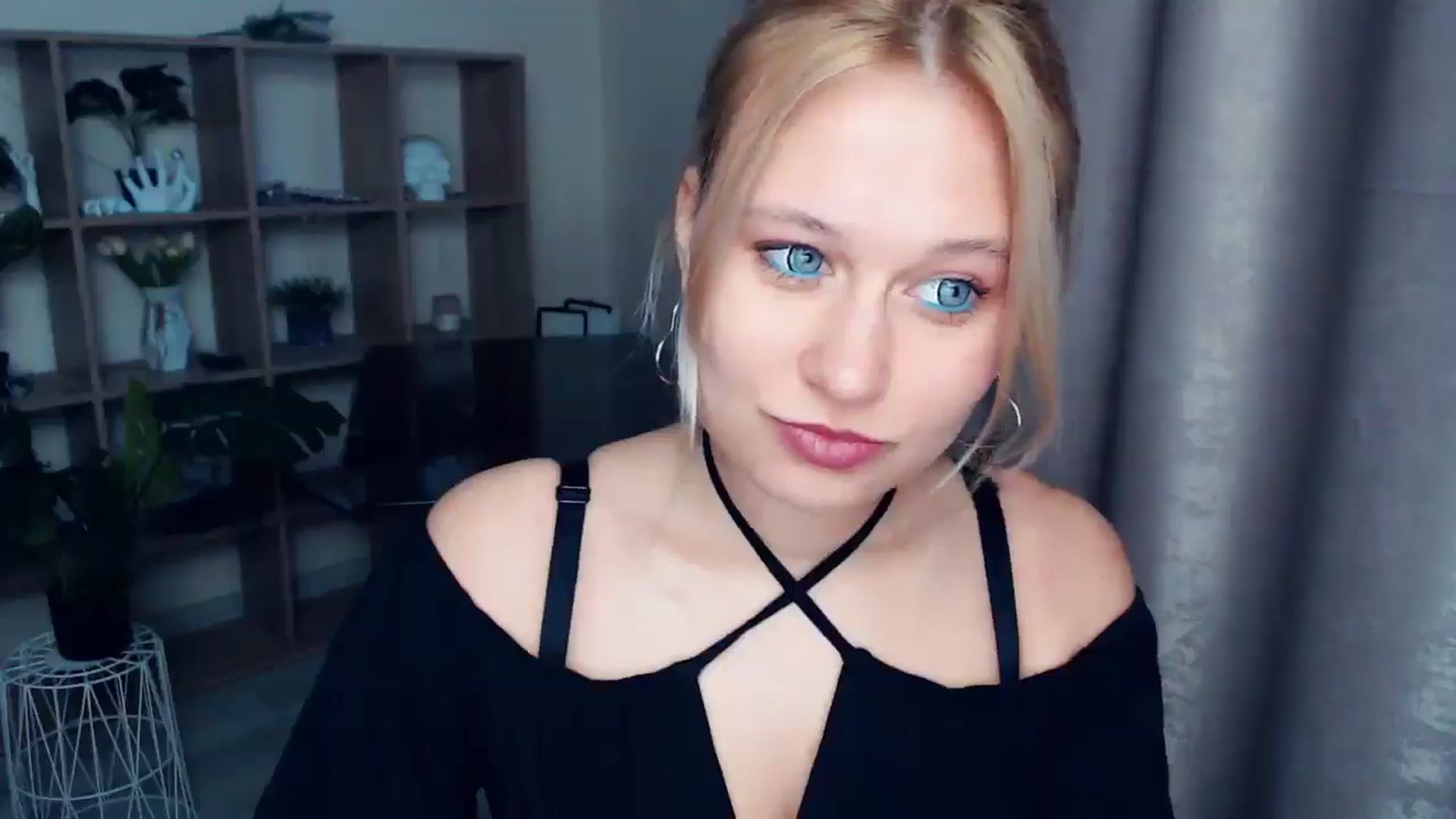 Gallery image thumbnail from Kukla_kolduna's myfreecams stream on, 03/30/2025, 16:44 image 12 of 20