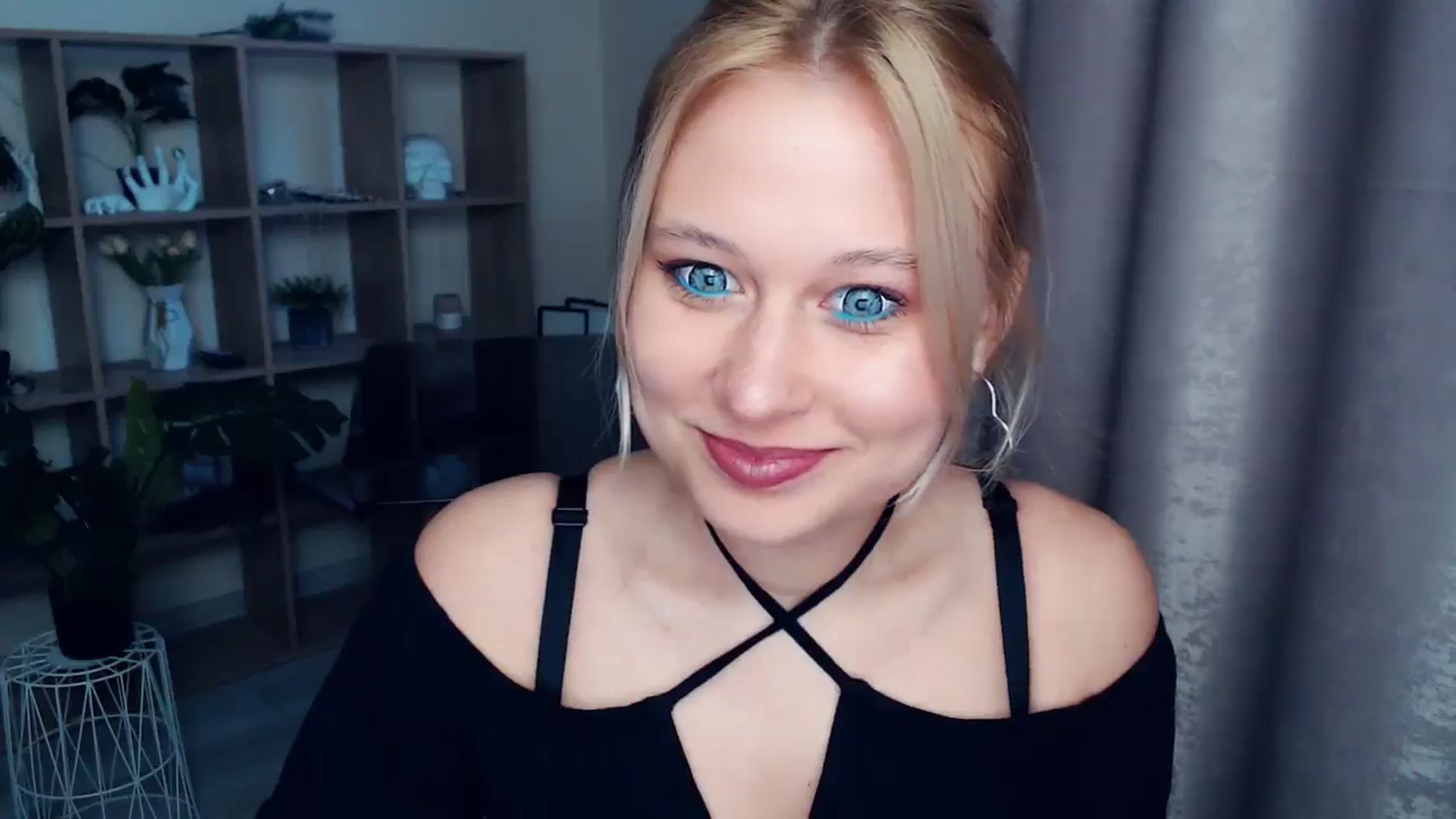 Gallery image thumbnail from Kukla_kolduna's myfreecams stream on, 03/30/2025, 16:44 image 4 of 20