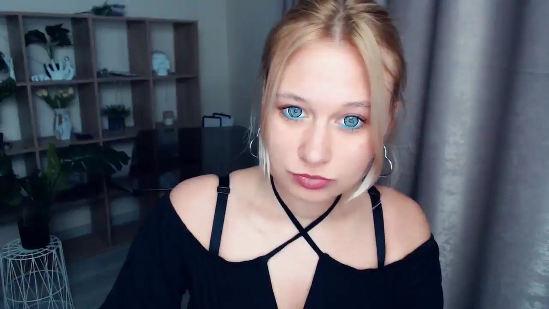 Gallery image thumbnail from Kukla_kolduna's myfreecams stream on, 03/30/2025, 16:44 image 15 of 20