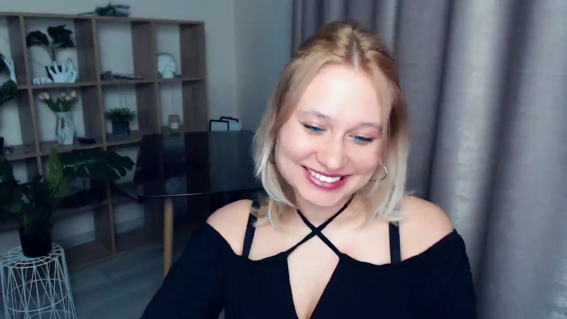 Gallery image thumbnail from Kukla_kolduna's myfreecams stream on, 03/30/2025, 18:06 image 7 of 20