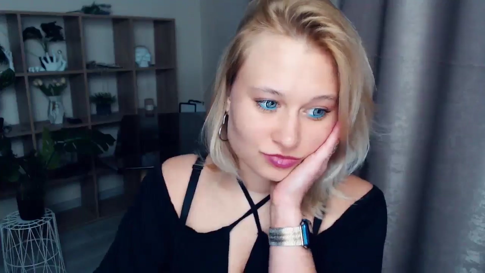 Gallery image thumbnail from Kukla_kolduna's myfreecams stream on, 03/30/2025, 18:06 image 3 of 20