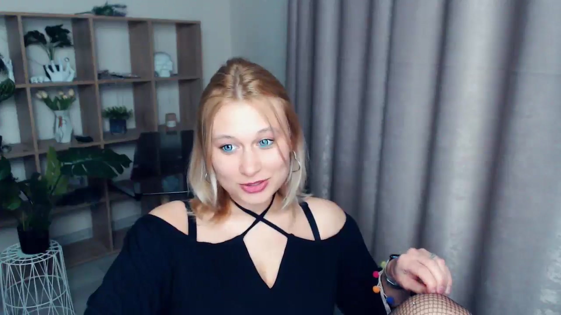 Gallery image thumbnail from Kukla_kolduna's myfreecams stream on, 03/30/2025, 18:06 image 18 of 20