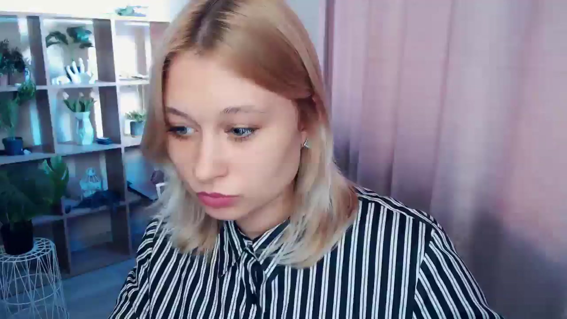 Gallery image thumbnail from Kukla_kolduna's myfreecams stream on, 04/03/2025, 15:45 image 17 of 20