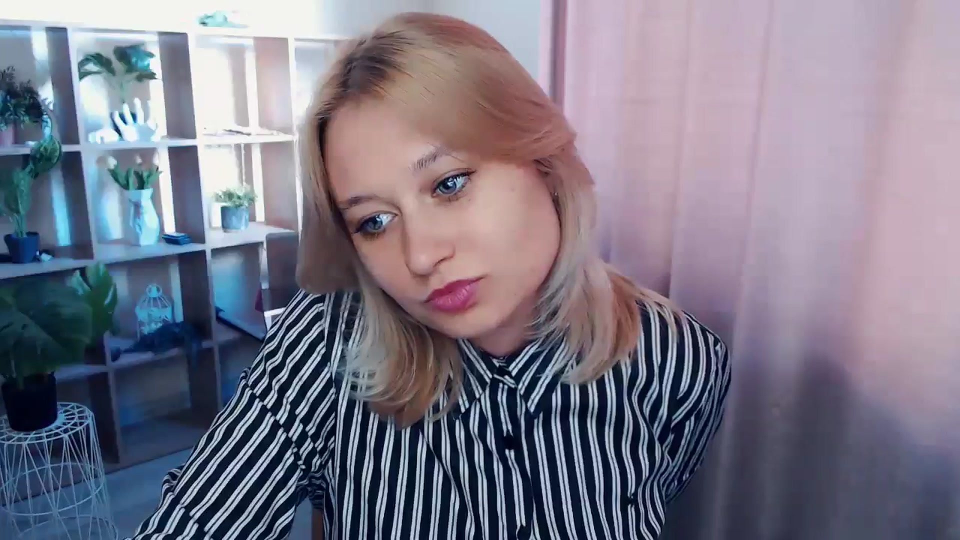 Gallery image thumbnail from Kukla_kolduna's myfreecams stream on, 04/03/2025, 15:45 image 8 of 20