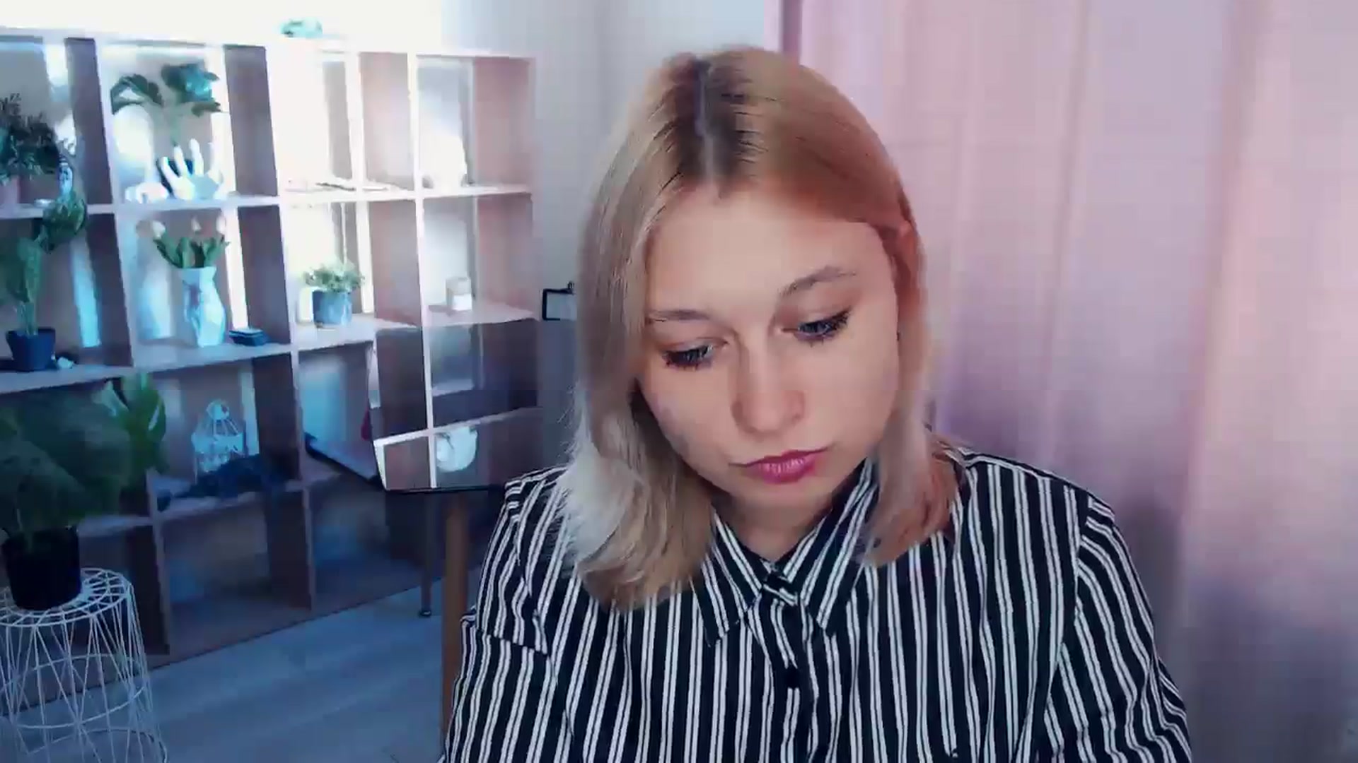 Gallery image thumbnail from Kukla_kolduna's myfreecams stream on, 04/03/2025, 15:45 image 2 of 20