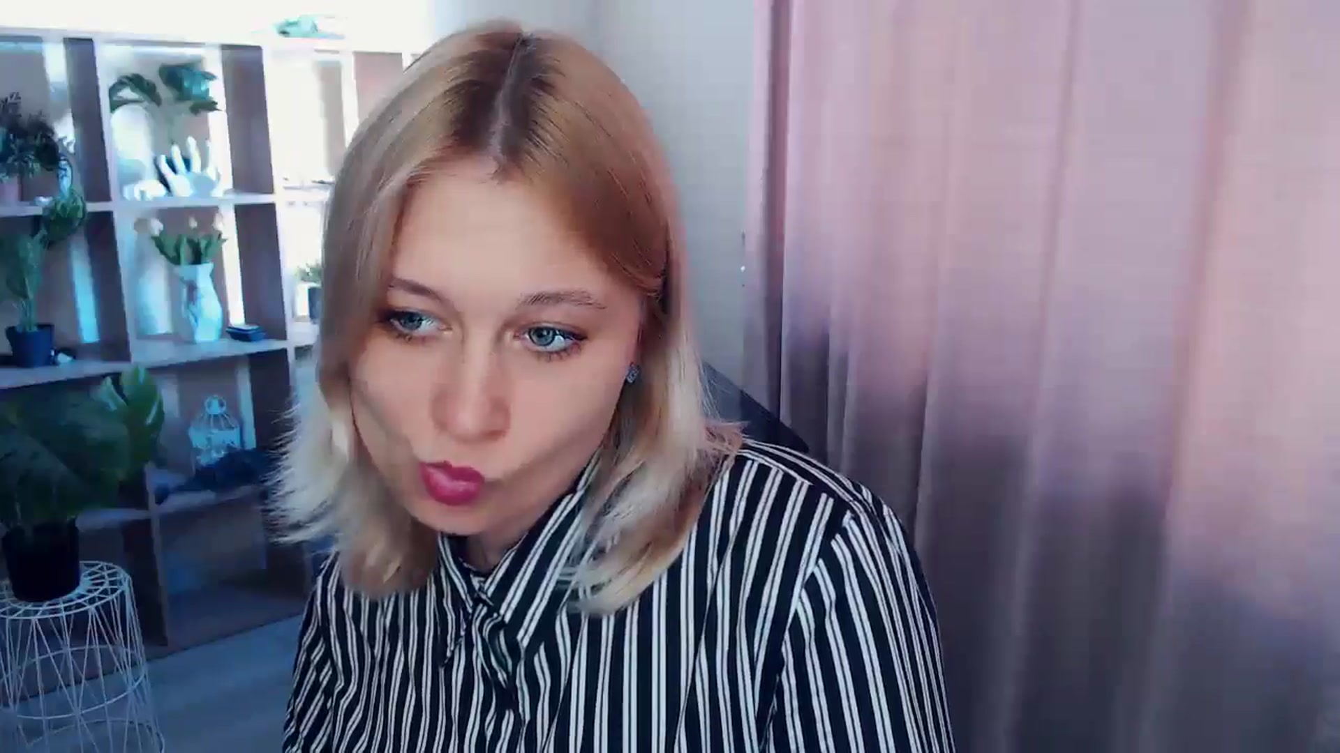Gallery image thumbnail from Kukla_kolduna's myfreecams stream on, 04/03/2025, 15:45 image 4 of 20