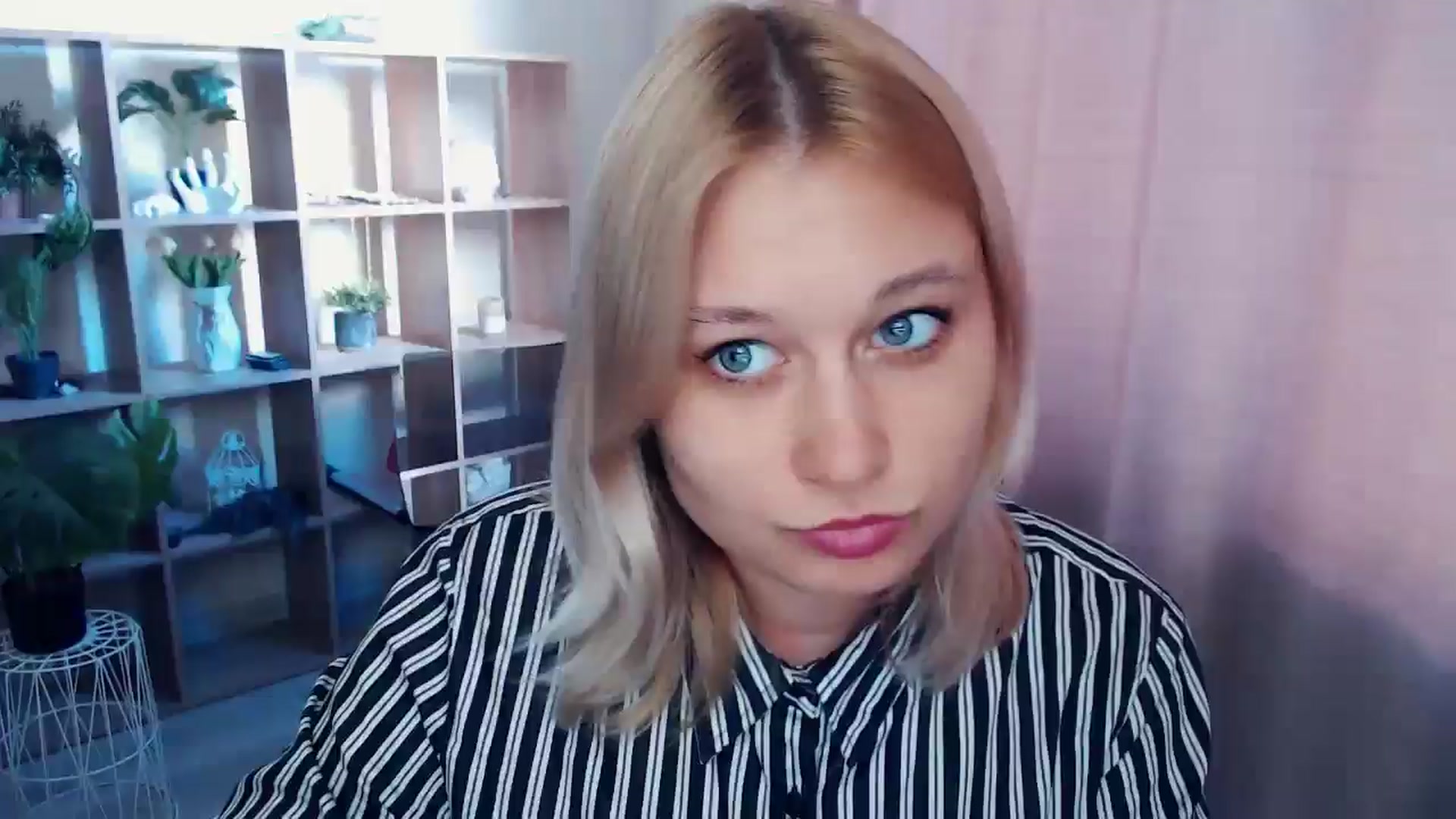 Gallery image thumbnail from Kukla_kolduna's myfreecams stream on, 04/03/2025, 15:45 image 10 of 20
