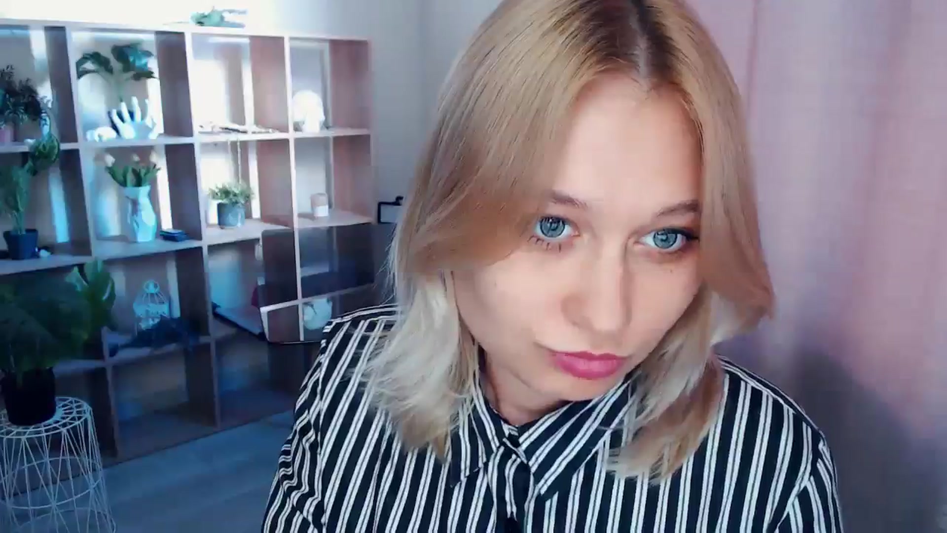Gallery image thumbnail from Kukla_kolduna's myfreecams stream on, 04/03/2025, 15:45 image 16 of 20
