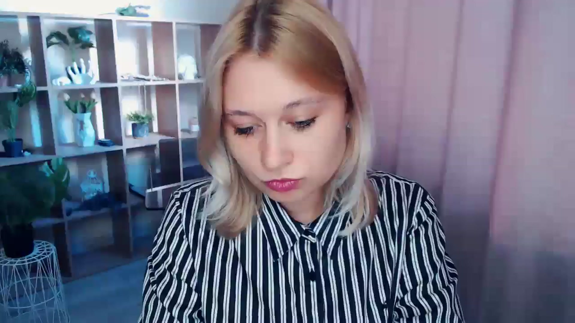 Gallery image thumbnail from Kukla_kolduna's myfreecams stream on, 04/03/2025, 15:45 image 19 of 20