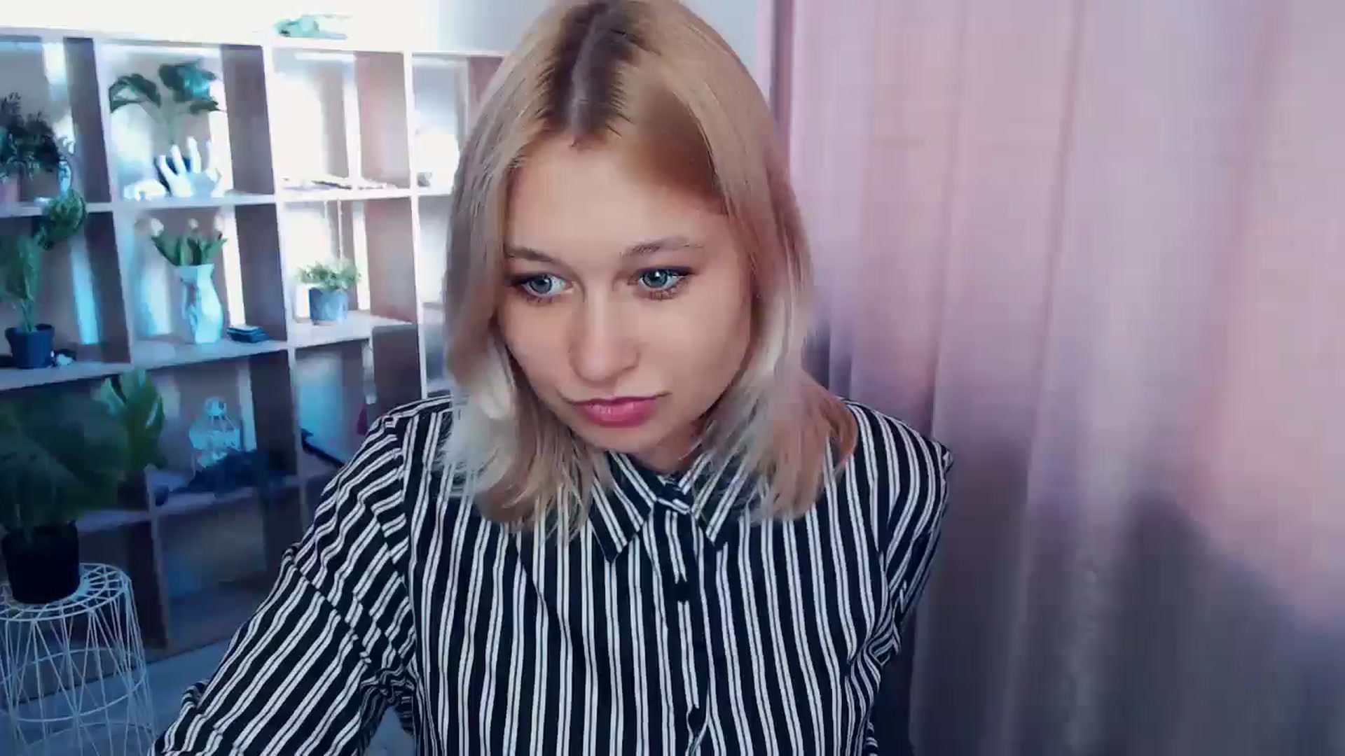 Gallery image thumbnail from Kukla_kolduna's myfreecams stream on, 04/03/2025, 15:45 image 12 of 20