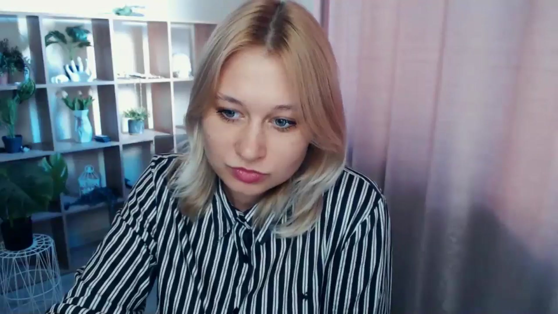 Gallery image thumbnail from Kukla_kolduna's myfreecams stream on, 04/03/2025, 15:45 image 14 of 20